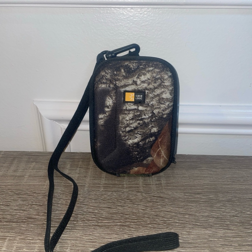 Case Logic Camo Camouflage Camera Hard Case with Strap Small Zipper Closure#(20)